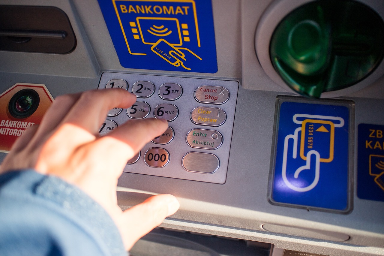 PKO płacę później wypłata z bankomatu - czy można wypłacić pieniądze?